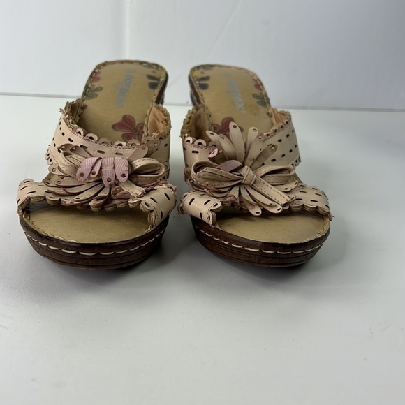 Soflex Italy Leather Applique Wedges - Picture 2 of 9